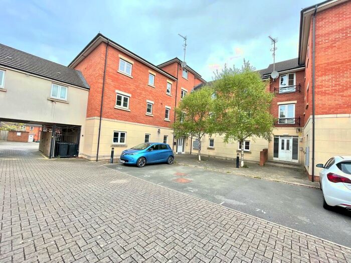 2 Bedroom Flat To Rent In East Fields Road, Bristol, BS16