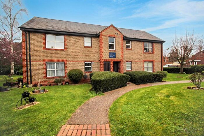1 Bedroom Retirement Property For Sale In Gordon Palmer Court, Reading, RG30
