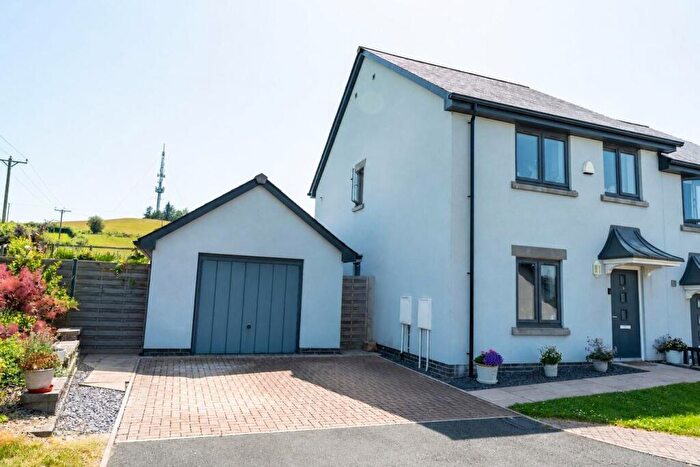 3 Bedroom Semi-Detached House For Sale In Hoggan Park, Brecon, LD3
