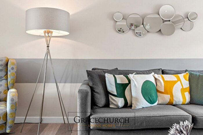 3 Bedroom Detached House For Sale In Caldecot Avenue, Goffs Oak, EN7