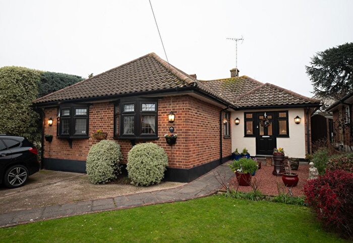 3 Bedroom Detached Bungalow For Sale In Kingswood Crescent, Rayleigh, SS6