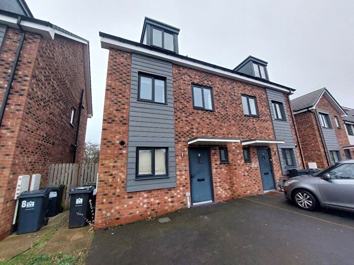 3 Bedroom Semi-Detached House To Rent In Elm Gardens, DL2