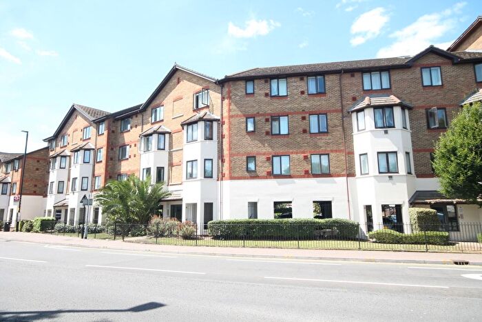 2 Bedroom Flat For Sale In Juniper Court, Grove Road, TW3