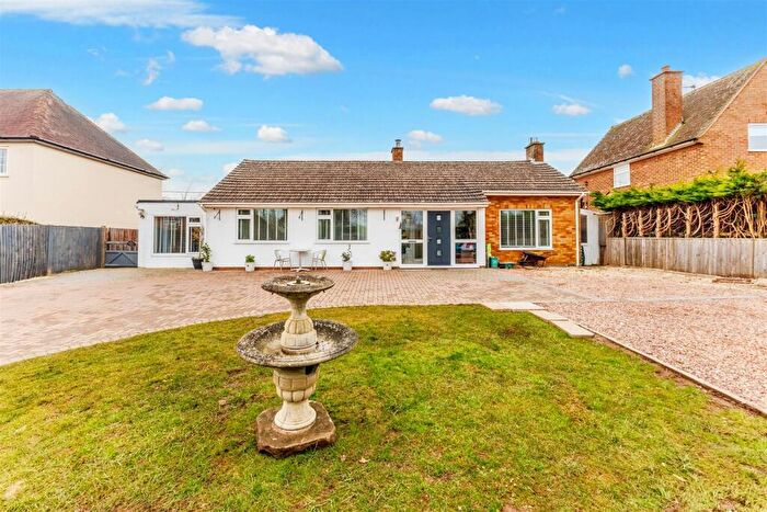 4 Bedroom Bungalow For Sale In Banbury Road, Ettington, CV37