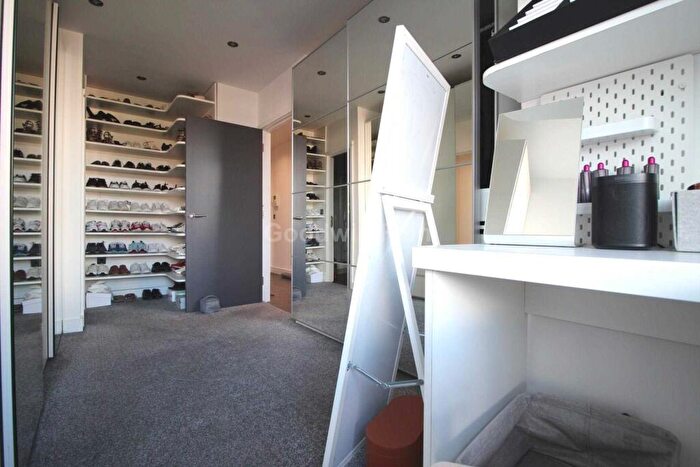 2 Bedroom Apartment To Rent In Watson Street, Manchester, M3
