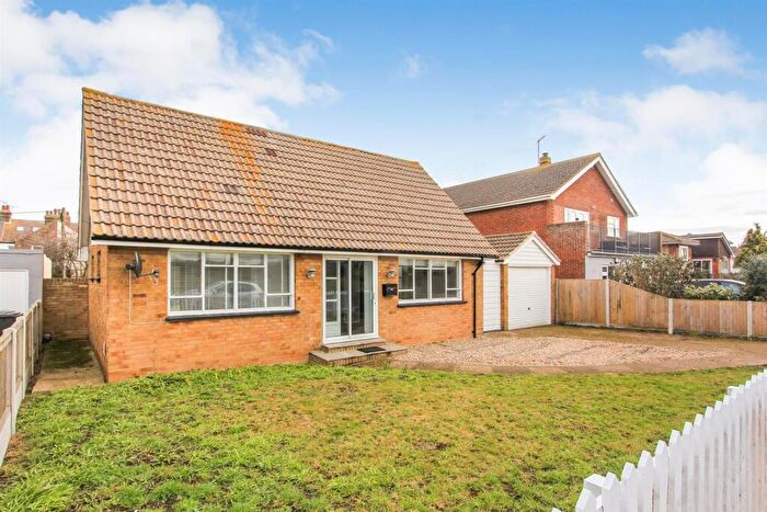 2 Bedroom Detached Bungalow To Rent In Collingwood Road, Whitstable, CT5
