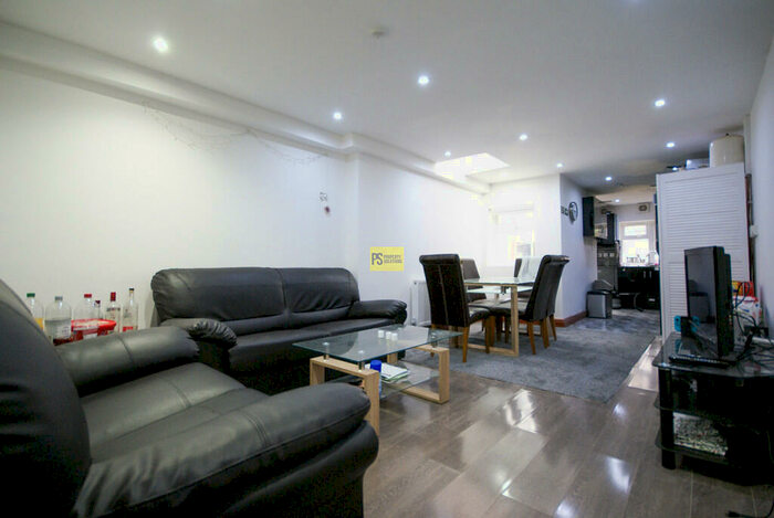 5 Bedroom Terraced House To Rent In Dawlish Road - Ensuite Student Property, B29