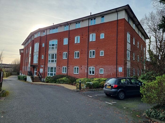 2 Bedroom Apartment To Rent In North Drive, Hatfield, AL9