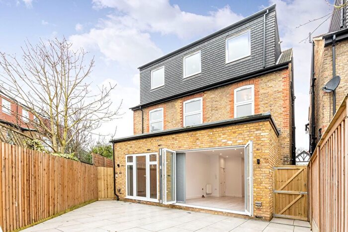 2 Bedroom Flat To Rent In Loveday Road, Ealing, London, W13