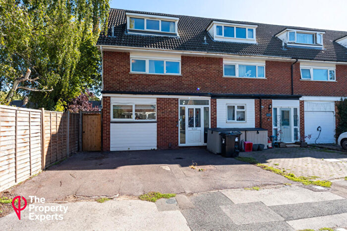 3 Bedroom End Of Terrace House For Sale In Bideford Close, Reading, RG5