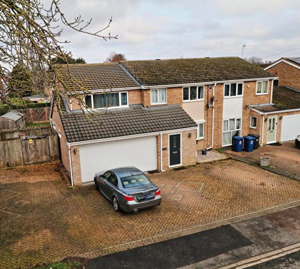 4 Bedroom Semi Detached House For Sale In Kenilworth Close, Eaton Socon, St Neots, PE19