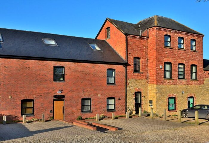 2 Bedroom Apartment To Rent In Malt House, The Stocks, MK19