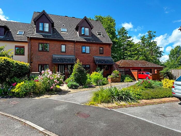 4 Bedroom End Of Terrace House For Sale In Blackburn Way, Godalming, Surrey, GU7
