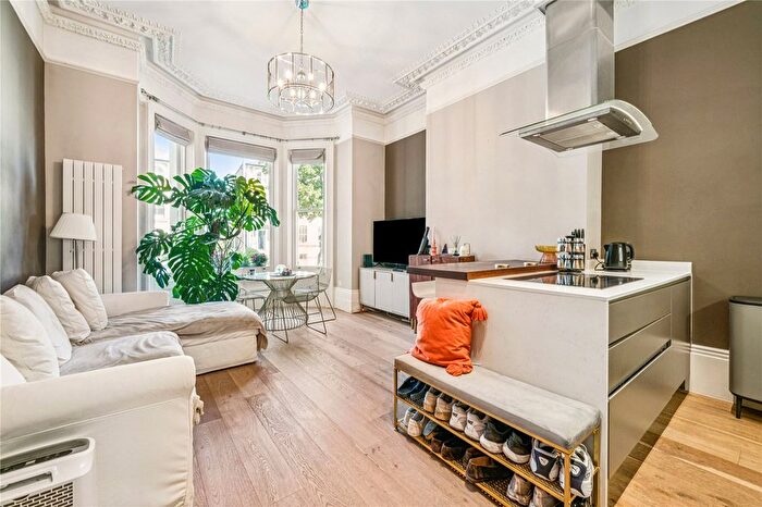 2 Bedroom Flat For Sale In Nightingale Lane, SW12