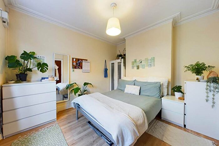 3 Bedroom House For Sale In Livingstone Road, Southampton, SO14