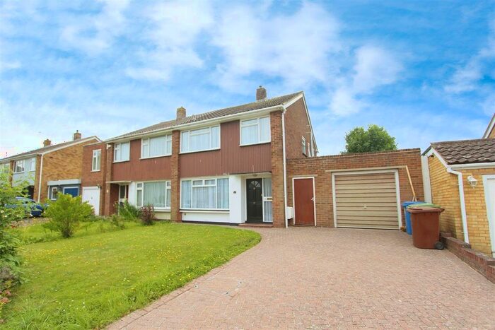 3 Bedroom Semi-Detached House To Rent In Minterne Avenue, Sittingbourne, ME10