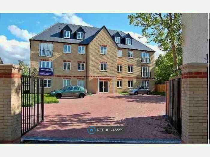 2 Bedroom Flat To Rent In Oakwood House, Borehamwood, WD6