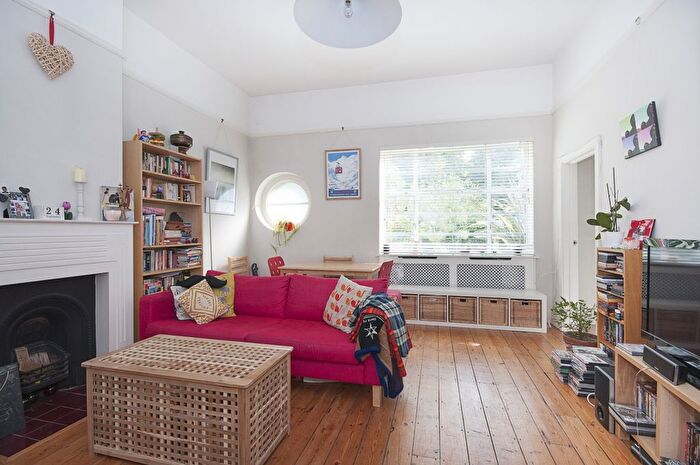 2 Bedroom Flat To Rent In Clapham Common North Side, London, SW4