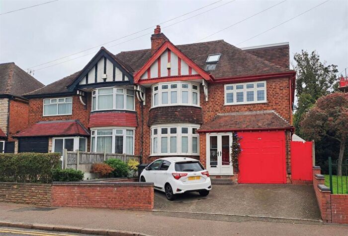 5 Bedroom Semi-Detached House For Sale In Warwick Road, Acocks Green, Birmingham, B27
