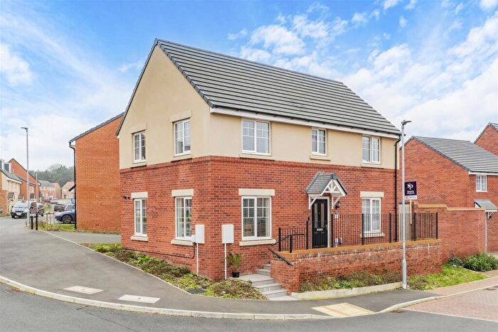 4 Bedroom Detached House For Sale In Dixon Mews, Kettering, NN15