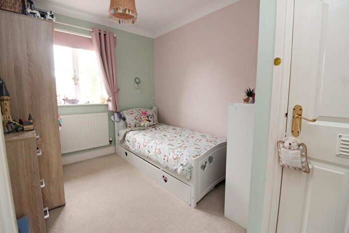 3 Bedroom End Of Terrace House For Sale In Jubilee Close, Henlow, SG16