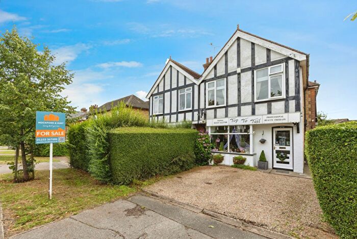 3 Bedroom Semi-Detached House For Sale In Faversham Road, Ashford, TN24