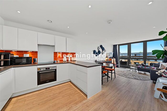 2 Bedroom Flat For Sale In Packington Square, Angel, N1
