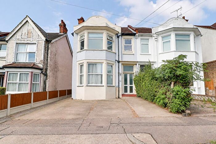 2 Bedroom Flat For Sale In Satanita Road, Westcliff-On-Sea, SS0