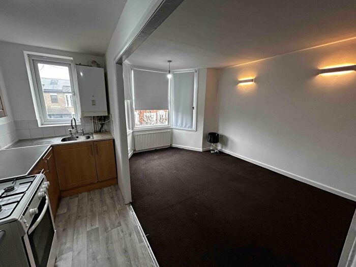 1 Bedroom Flat To Rent In Selborne Road, Ilford, IG1
