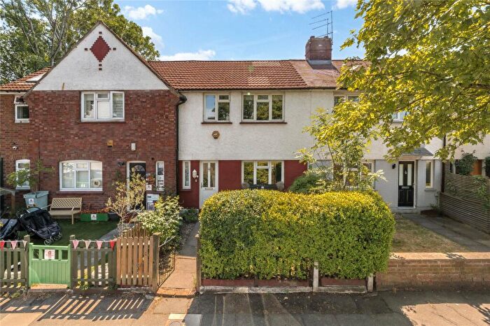 3 Bedroom Terraced House For Sale In Everington Road, London, N10
