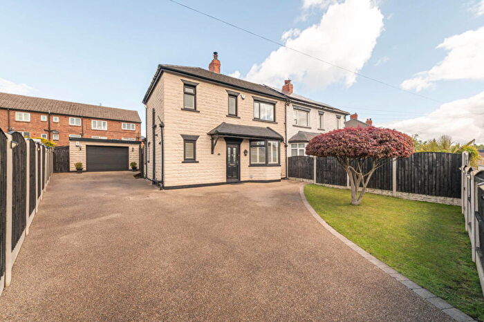 3 Bedroom Semi-Detached House For Sale In Broadway, Leeds, LS15
