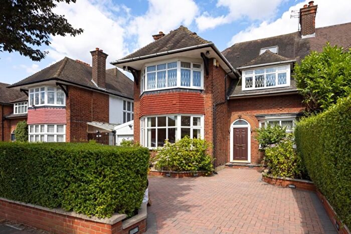 4 Bedroom Property To Rent In Farm Avenue, Hocroft Estate, NW2