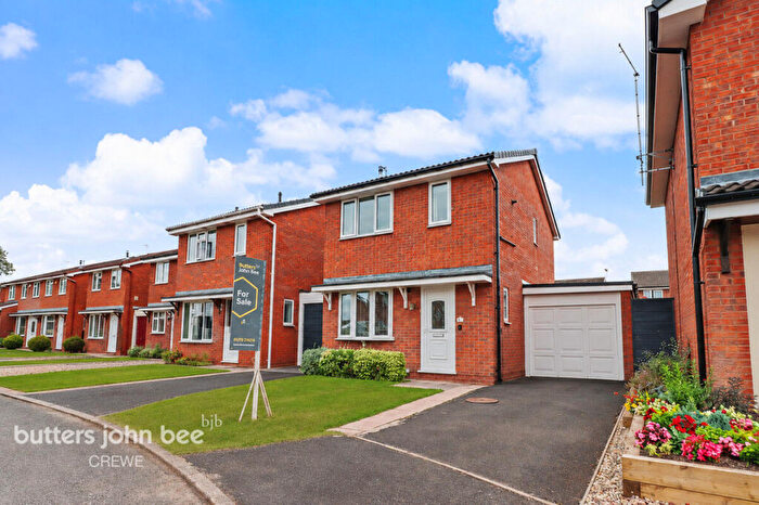 3 Bedroom Link Detached House For Sale In Buttermere Drive, Crewe, CW1