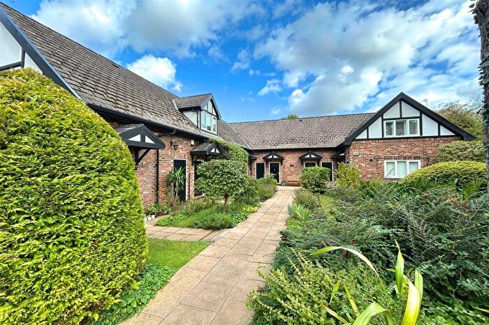 2 Bedroom Apartment For Sale In The Avenue, Oakleigh Mews, M33