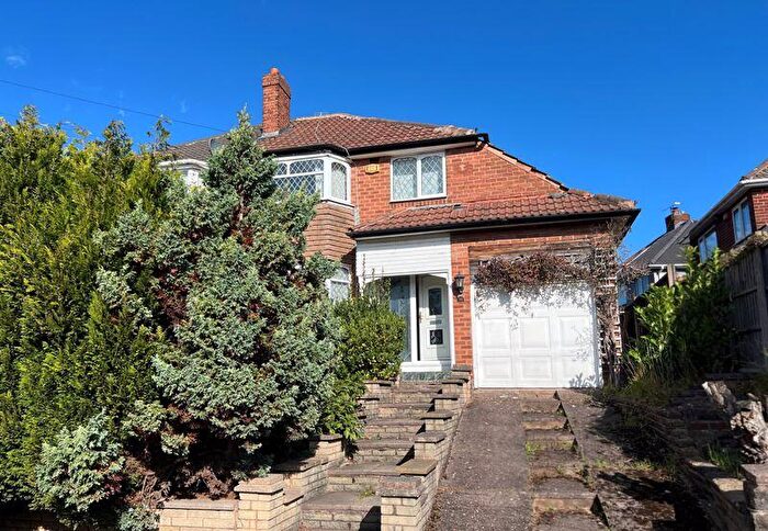 3 Bedroom Semi Detached House For Sale In Lilac Avenue, Great Barr, Birmingham, B44