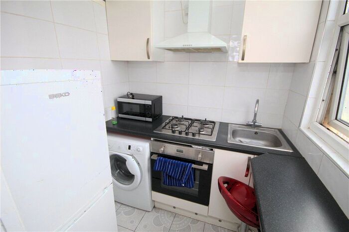 Studio To Rent In Whitehorse Lane, London, SE25