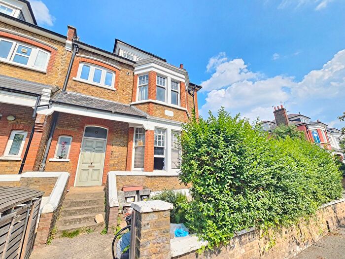 3 Bedroom Terraced House To Rent In Cranwich Road, London, N16