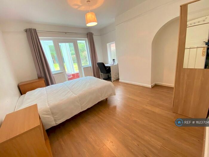 5 Bedroom Detached House To Rent In Ashenden Road, Guildford, GU2