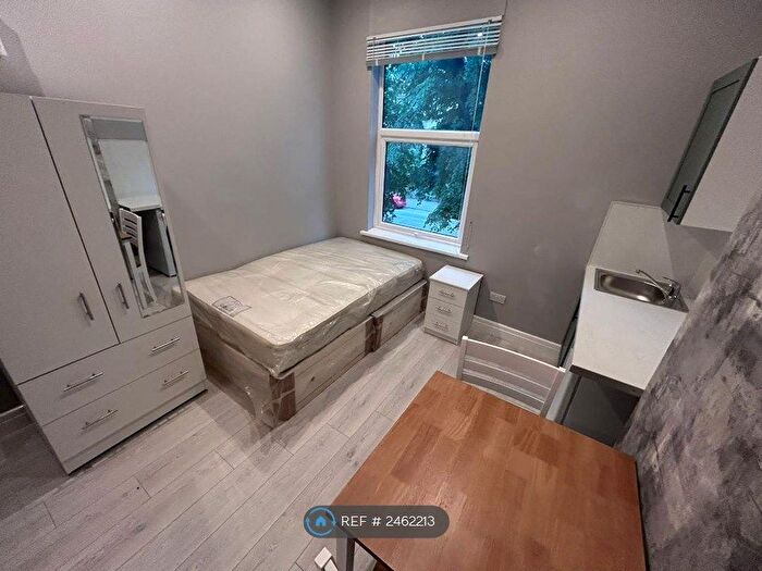 Studio To Rent In Amhurst Road, Hackney, London, E8