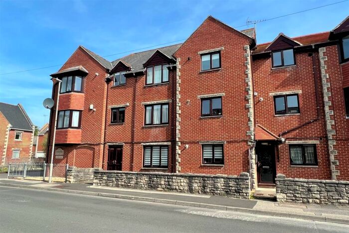 2 Bedroom Flat For Sale In Swanbrook Mews, BH19