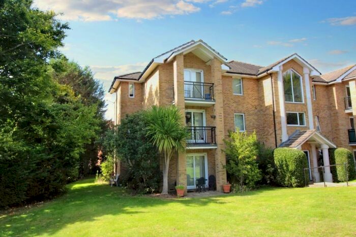 2 Bedroom Flat To Rent In Stratford Court, Salisbury Road, Farnborough, Hants, GU14