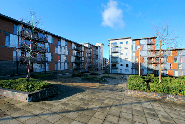2 Bedroom Flat To Rent In Page Court, Crawley, RH10