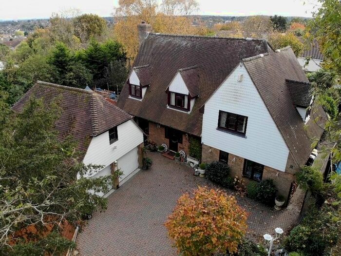 4 Bedroom Detached House For Sale In Hockley Road, Rayleigh SS6