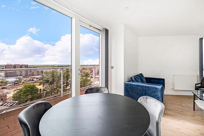 1 Bedroom Flat To Rent In Stylus Place, Hayes, UB3