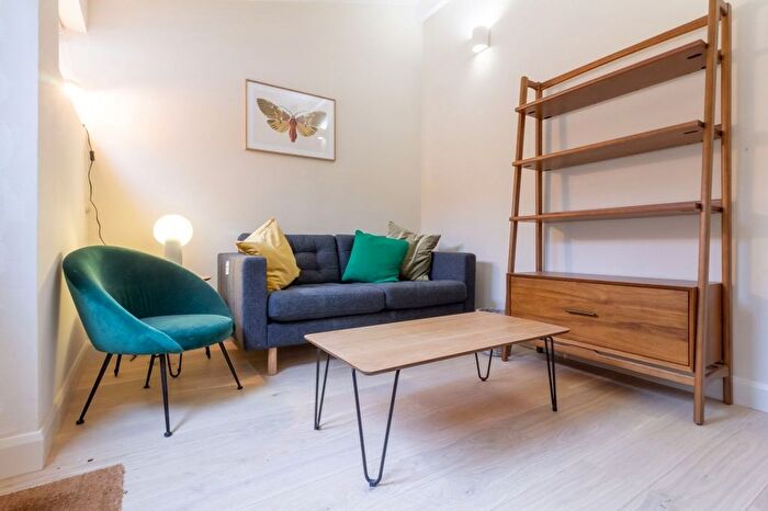 2 Bedroom Flat To Rent In Larcom Street, London, SE17