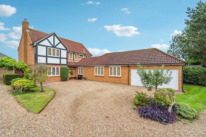 4 Bedroom Detached House For Sale In Leacroft Road, Iver, SL0
