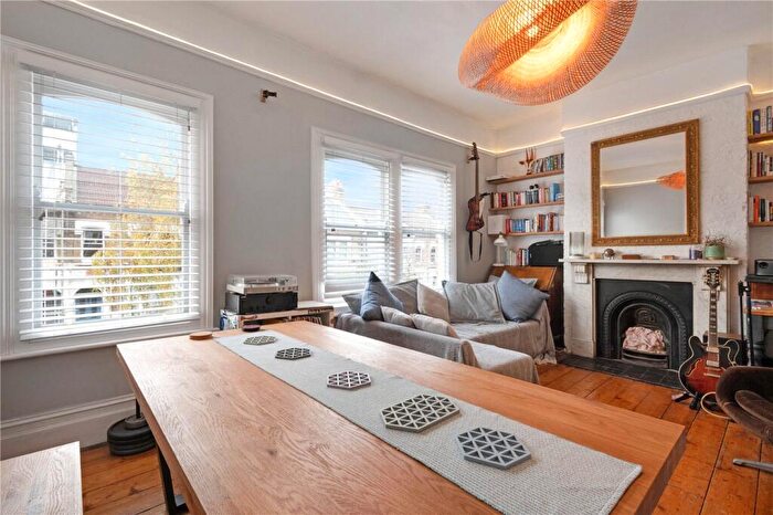 2 Bedroom Apartment For Sale In Gowlett Road, Peckham Rye, London, SE15