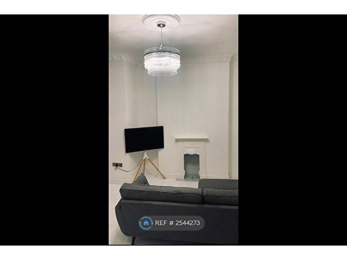 2 Bedroom Flat To Rent In Church Road, London, SE19