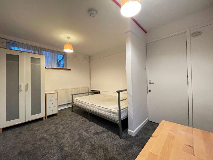 Studio To Rent In Chapel Lane, Headingley, Leeds, LS6