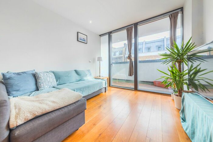 2 Bedroom Flat To Rent In Greenwich High Road, Greenwich, London, SE10